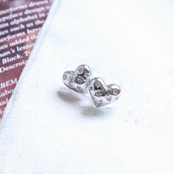 NEW Kendra Scott Holland Heart Stud Earrings Silver White CZ - Picture 2 of 2